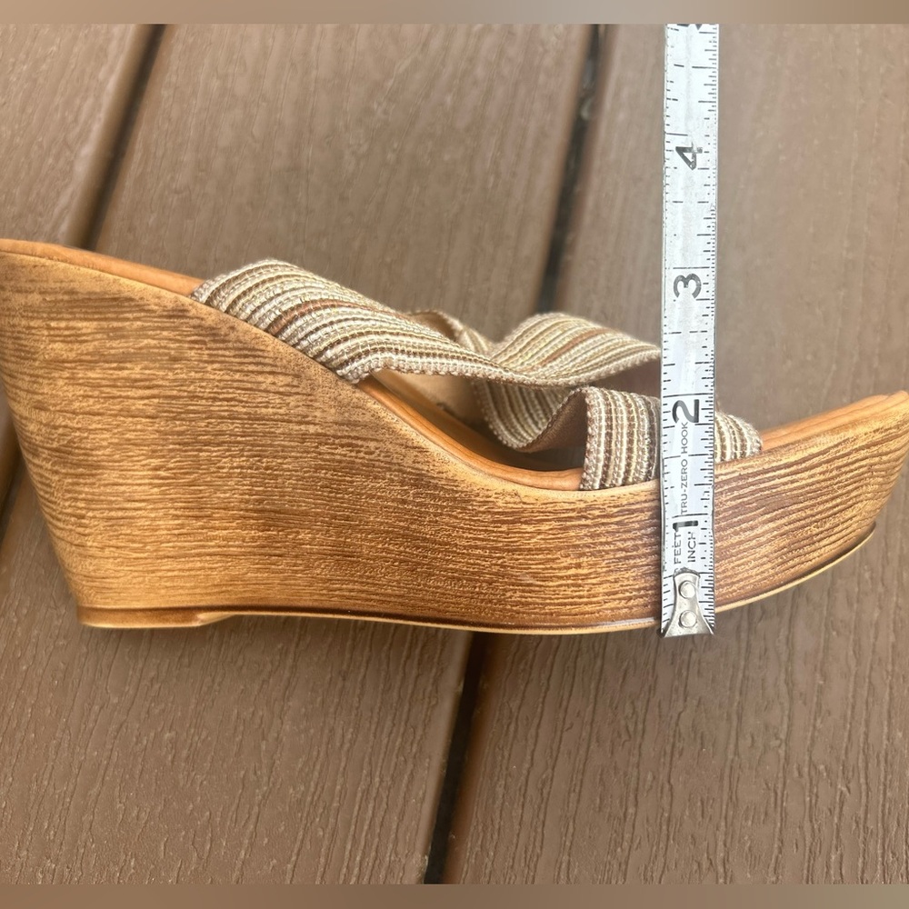 Gold/Tan platform sandals - Picture 8 of 8